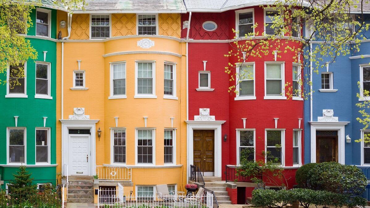 Four colorful townhouses build side by side.